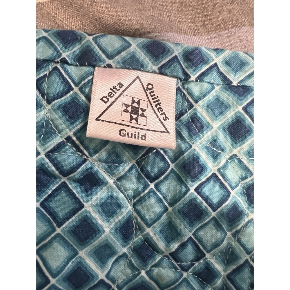 VTG Delta Quilters Guild Quilted Baby Blanket Handmade 1980's Patchwork - Picture 2 of 5